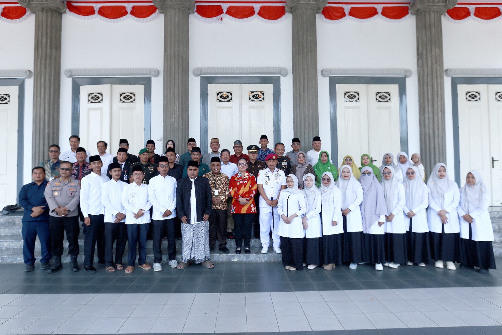 Wali Kota Semarang Agustina Memberi Hadiah Umroh untuk 7 Orang Kafilah Juara MTQ Nasional XXXI