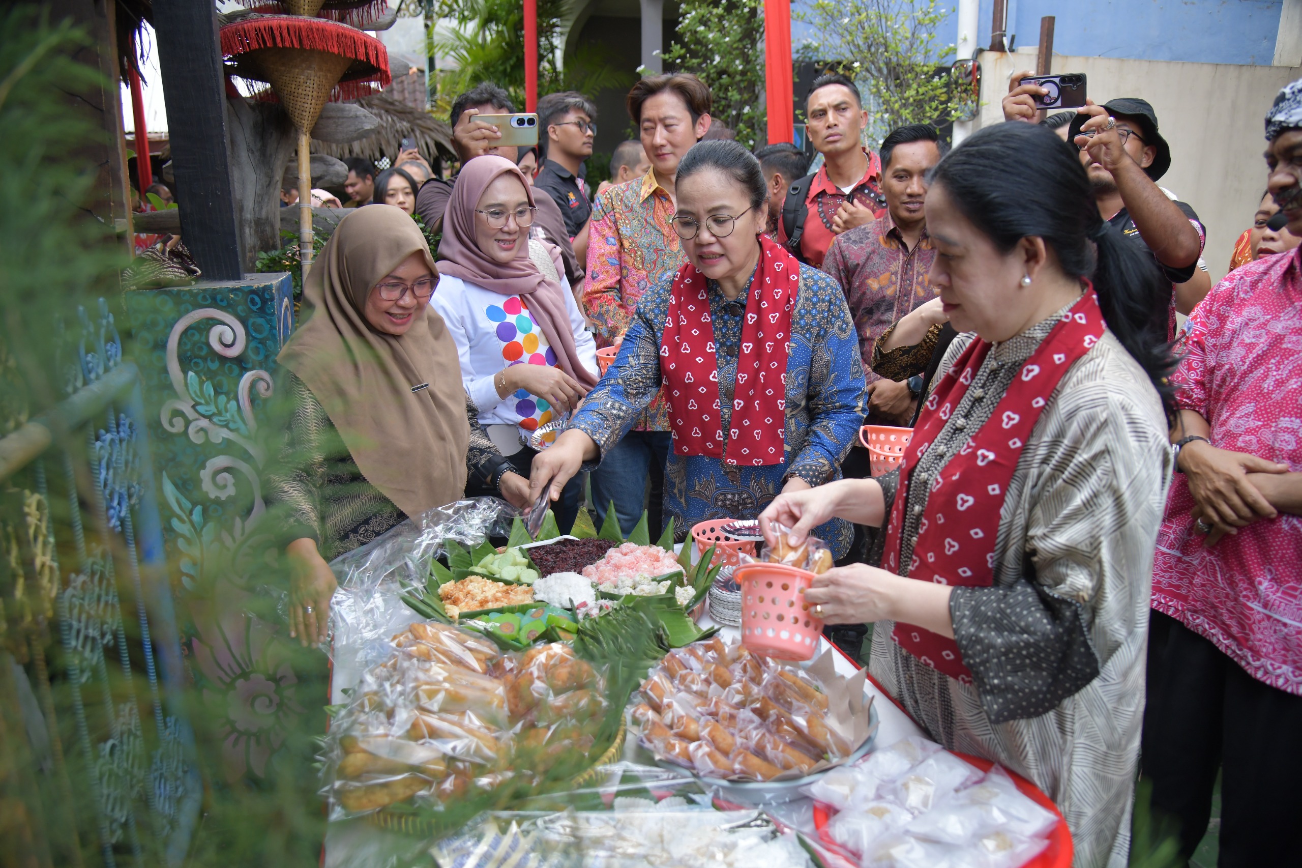 Kunjungi Kampoeng Djadhoel, Agustina Sebut Kehadiran Puan Maharani Beri Energi Positif